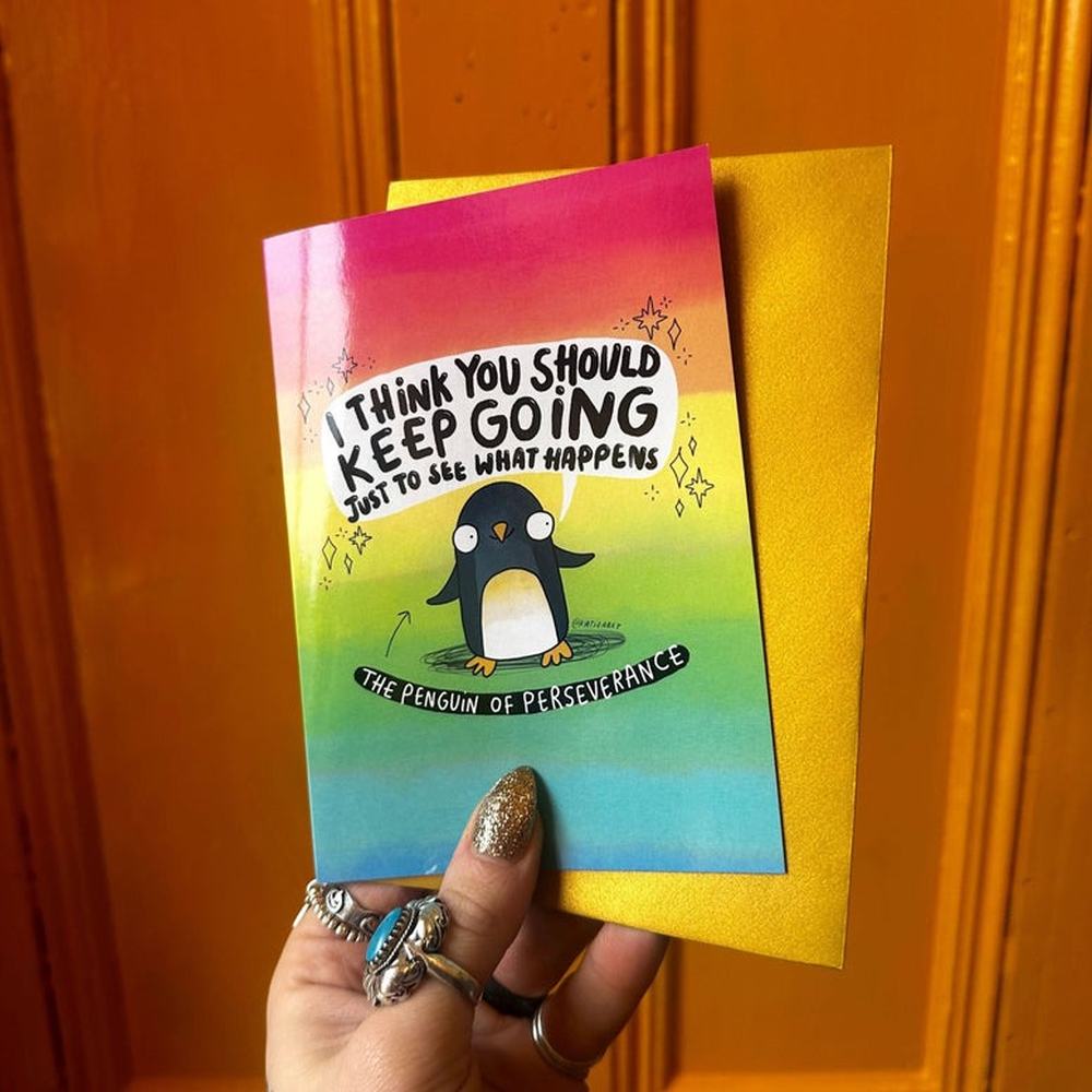 Katie Abey Design - The Penguin of Perseverance A6 Wenskaart - Multicolours